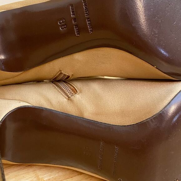 Judith Leiber Gold Tan Bow Booties Size 8B - Picture 11 of 11